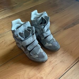 Isabel Marant Bekett Taupe suede sneaker